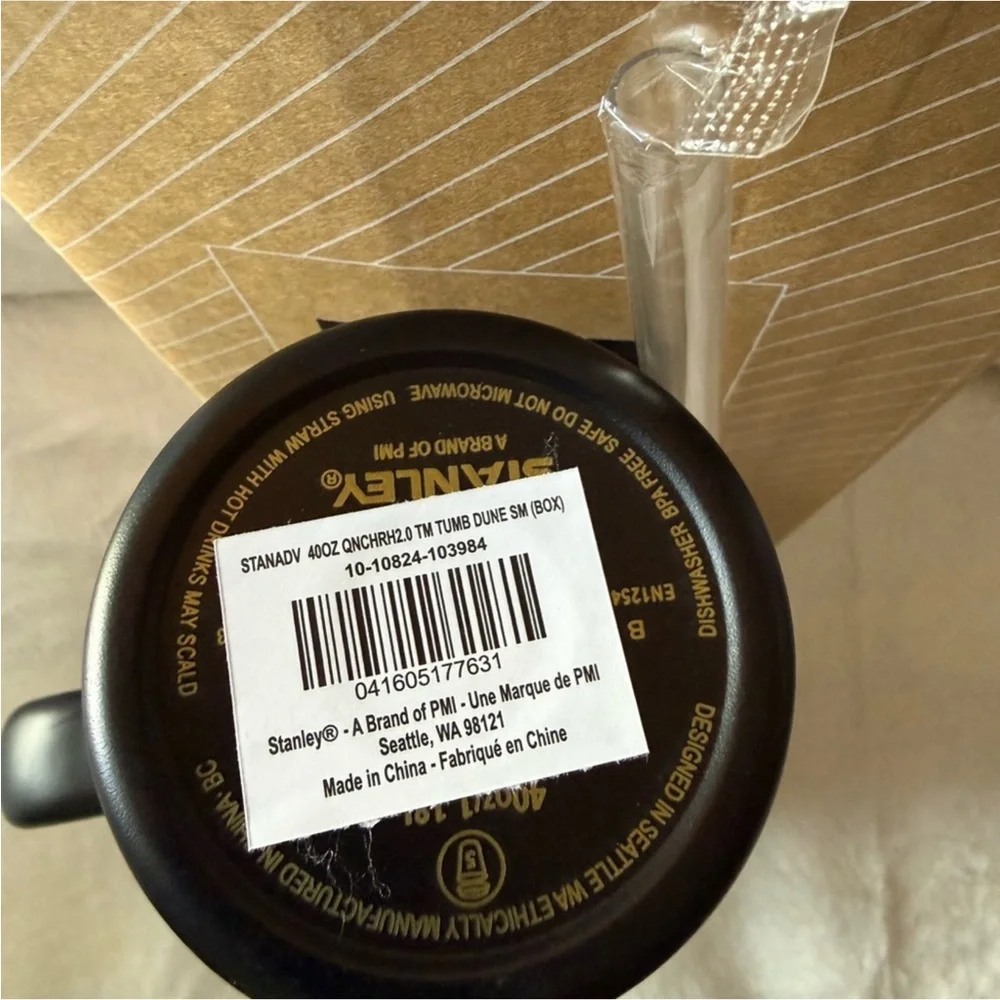 Stanley Disney 40 oz. Black Iridescent Oil Slick Castle and Friends Tumbler - Picture 13 of 13